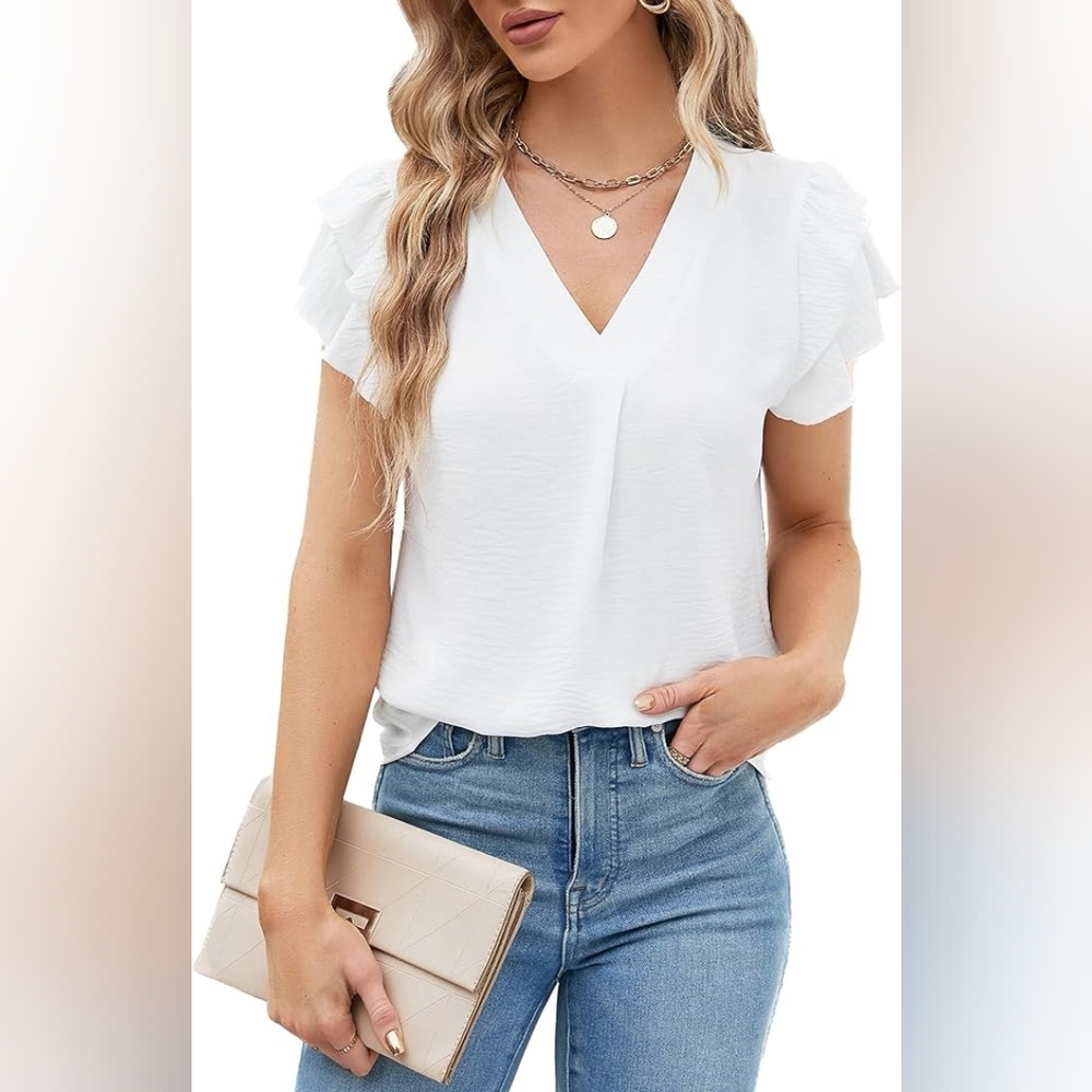 NWT Blooming Jelly Womens White Short Sleeve V Neck Blouse, Medium